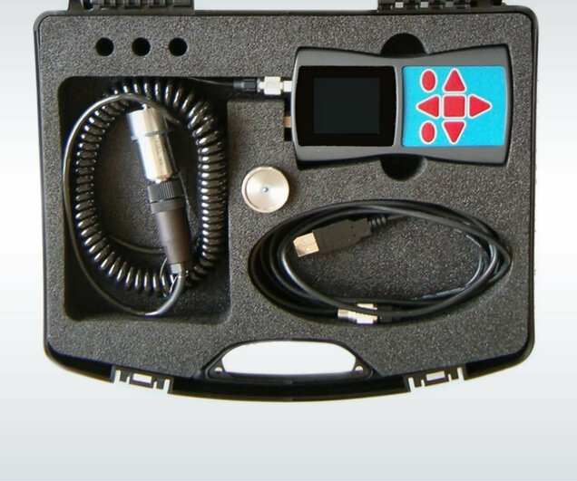 mobiles Hadmessgerät für die Messung der Schwingstärke im Messkoffer