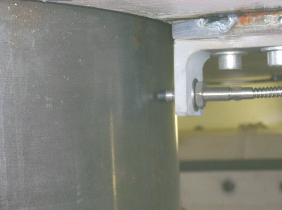 Wellenschwingungssensor mit Montagewinkel an der Welle